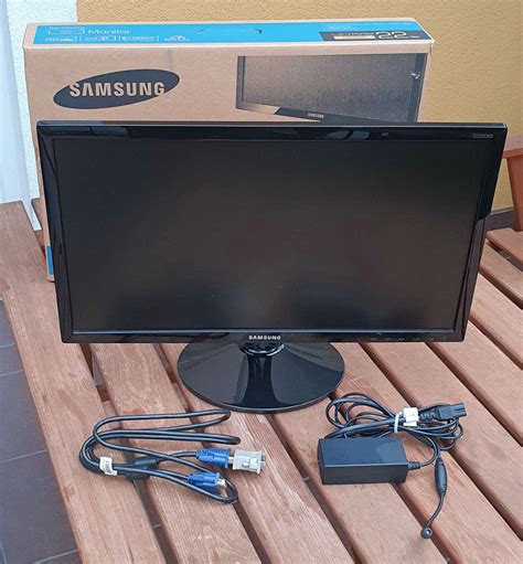 SAMSUNG LS22D300GA 22" FHD IPS Monitor; 1920x1080; 
100Hz; 178/ 178 Viewing Angle; 1xD Sub; 1x HDMI; 16.7M colour support; Eye saver mode; 
Game mode; Flicker free; Windows 10 Certification; Wall Mount (100 X 100mm); 
Tilt -2.0° (±2.0°) ~21.0° (±2.0°)